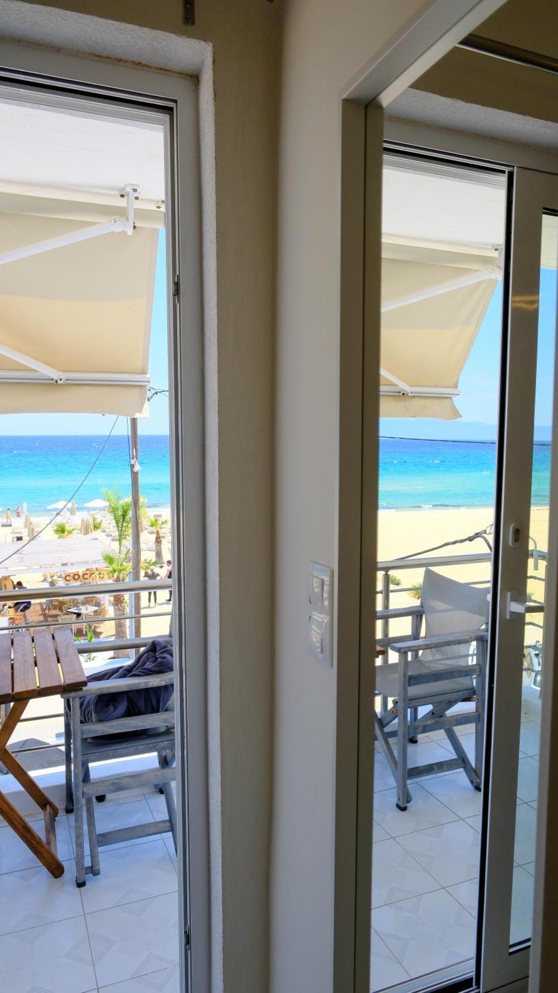 Cocoon Hotel-Beach Bar Сарти Екстериор снимка